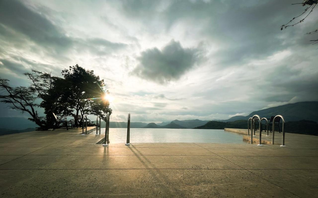 Haze And Kites Resort ムンナル エクステリア 写真